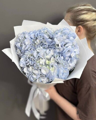 Букет из 3 голубых гортензий