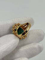 Кольцо с зелёным кристаллом