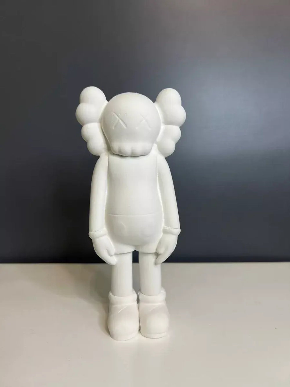 Статуэтка - Скульптура KAWS для интерьера и декора