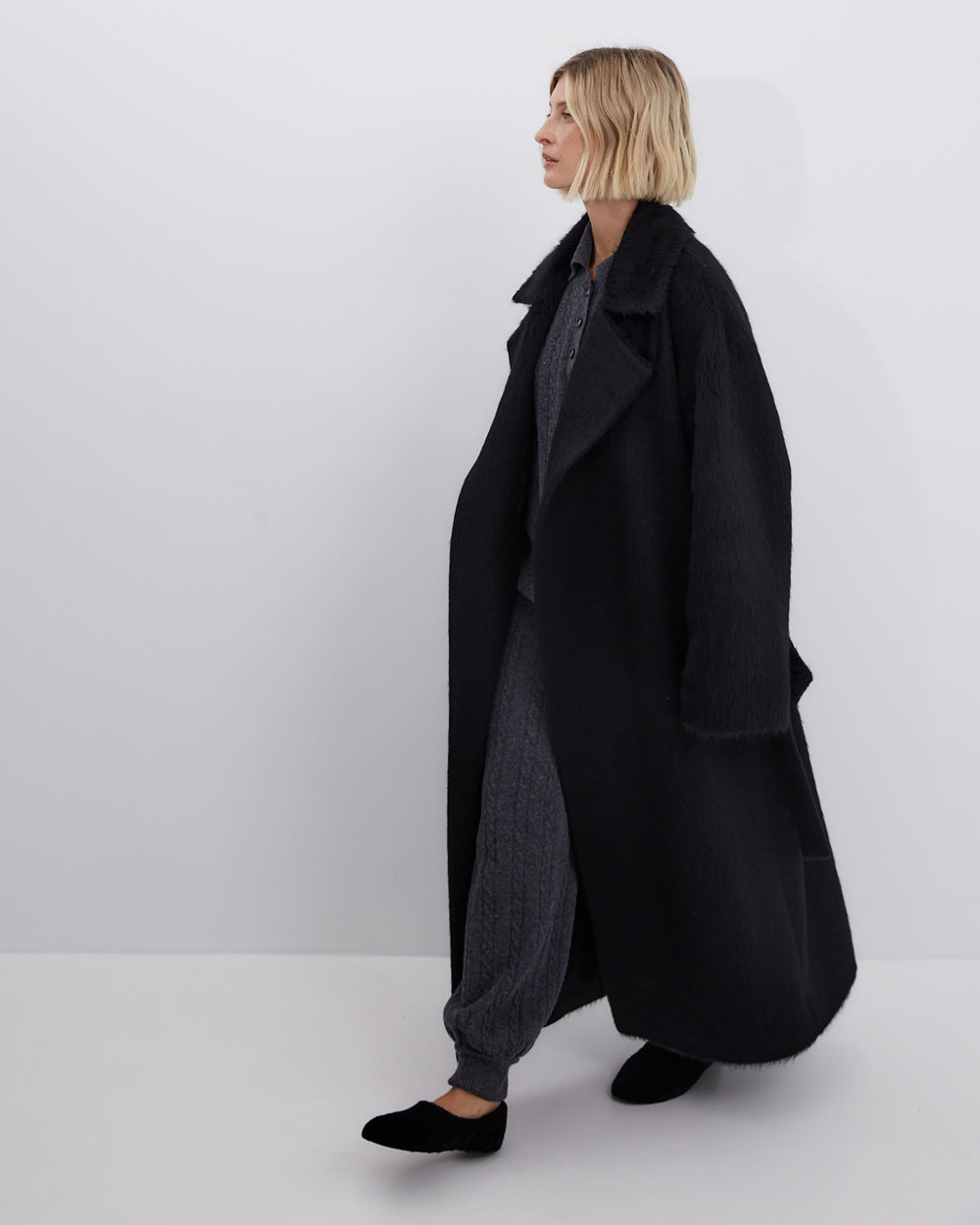Пальто на поясе из альпака и шерсти черный