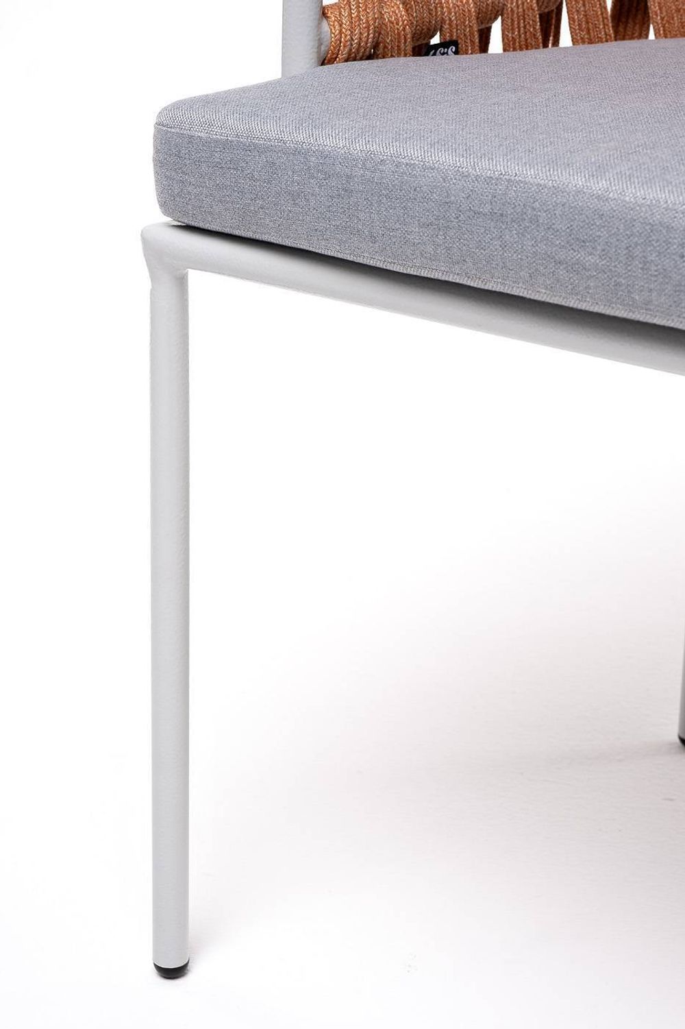 "Диего" стул плетеный из роупа, каркас из стали светло-серый (RAL7035) шагрень, роуп оранжевый меланж круглый, ткань светло-серая