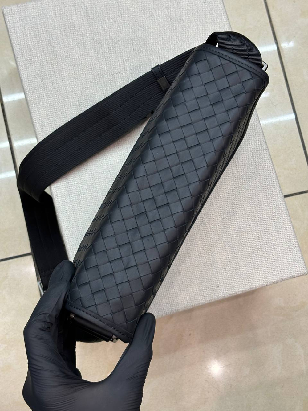 Сумка-мессенджер Bottega Veneta