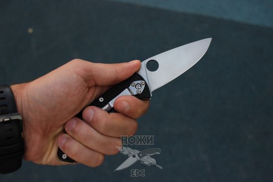 Нож складной Spyderco Tenacious Lightweight 122PBK c клинком из стали 8Cr13MoV, рукоять FRN