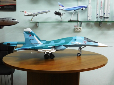 Модель самолета Су-34 в масштабе 1:20