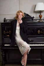 Юбка из шелка с вышивкой молочный