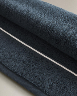 Zara Home - Банное полотенце с вышитым бордюром, синий, 90х150 см