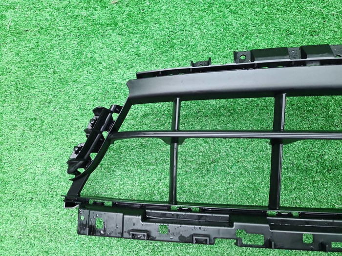 Решетка перед бампера Porsche Panamera 971 (20-24)