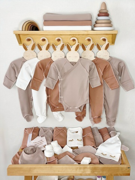 Бежевый с карамельным