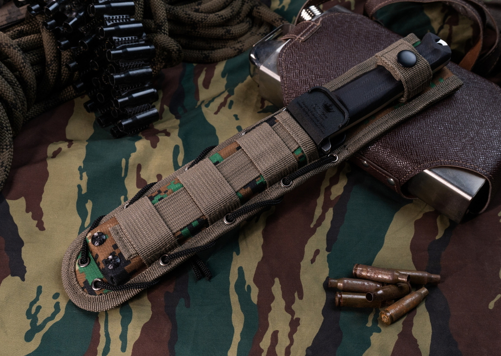 Подарочный набор: Trident AUS-8 StoneWash G10 Black и шкатулка 80 лет Великой Победы