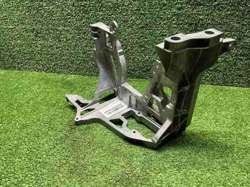 Кронштейн фары левый Mercedes C W205 (2014-2023)