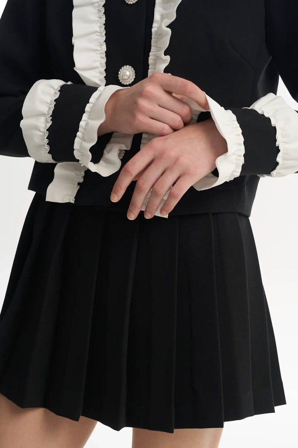 Мини-юбка в складку черная