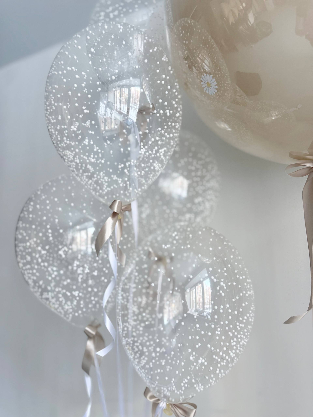 Воздушные шары ромашки большой стеклянный шар розовый снег бантики №3522