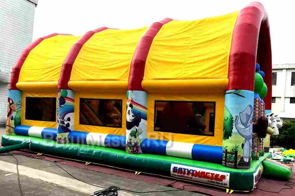 Надувной батут "Зверята с крышей" 10*7*6 м