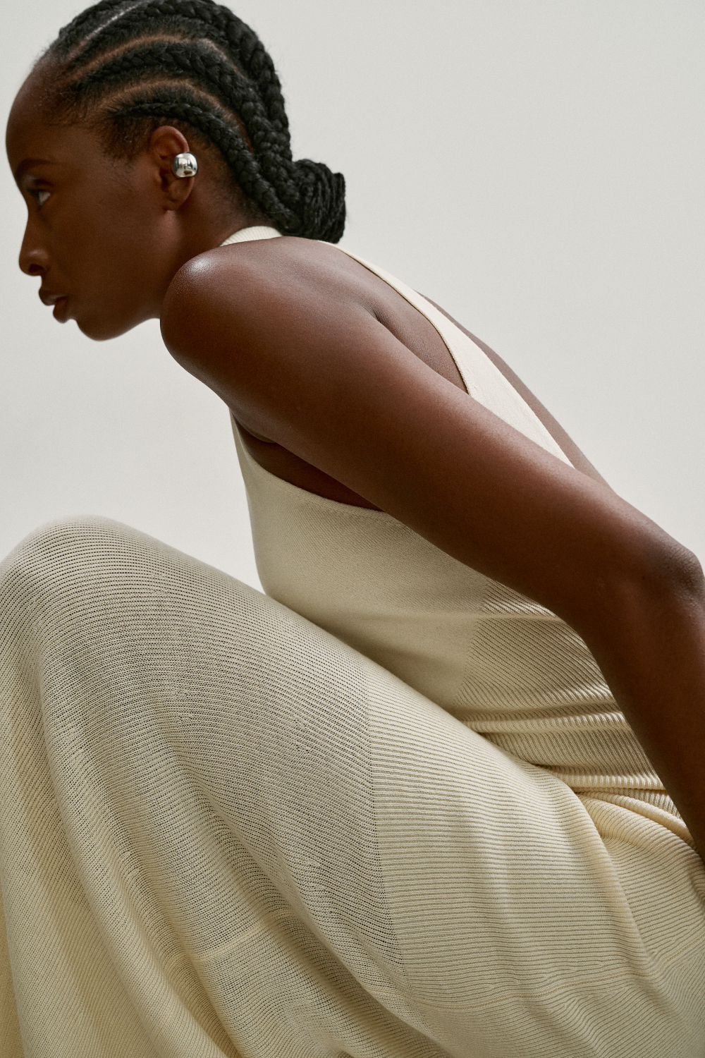 Платье ESSENTIAL с открытой спиной, молочный