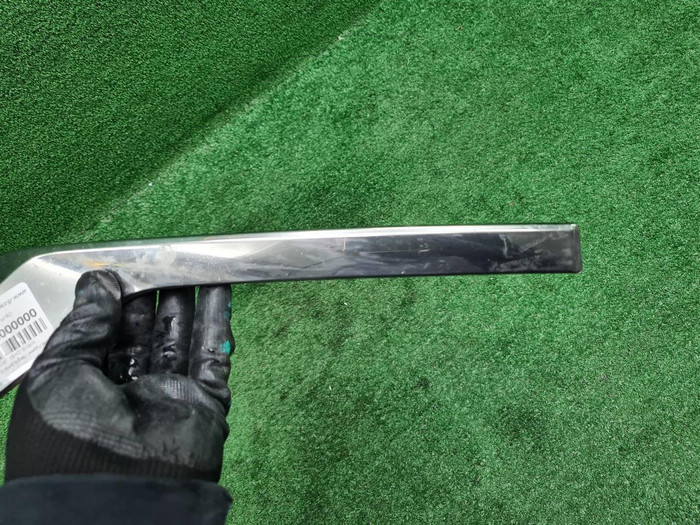 Молдинг переднего бампера Infiniti QX80 (17-20)