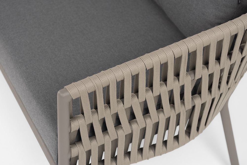 "Комо" диван 2-местный плетеный из роупа, каркас алюминий бежево-серый (RAL7006) муар, роуп серо-коричневый 23мм, ткань темно-серая 027