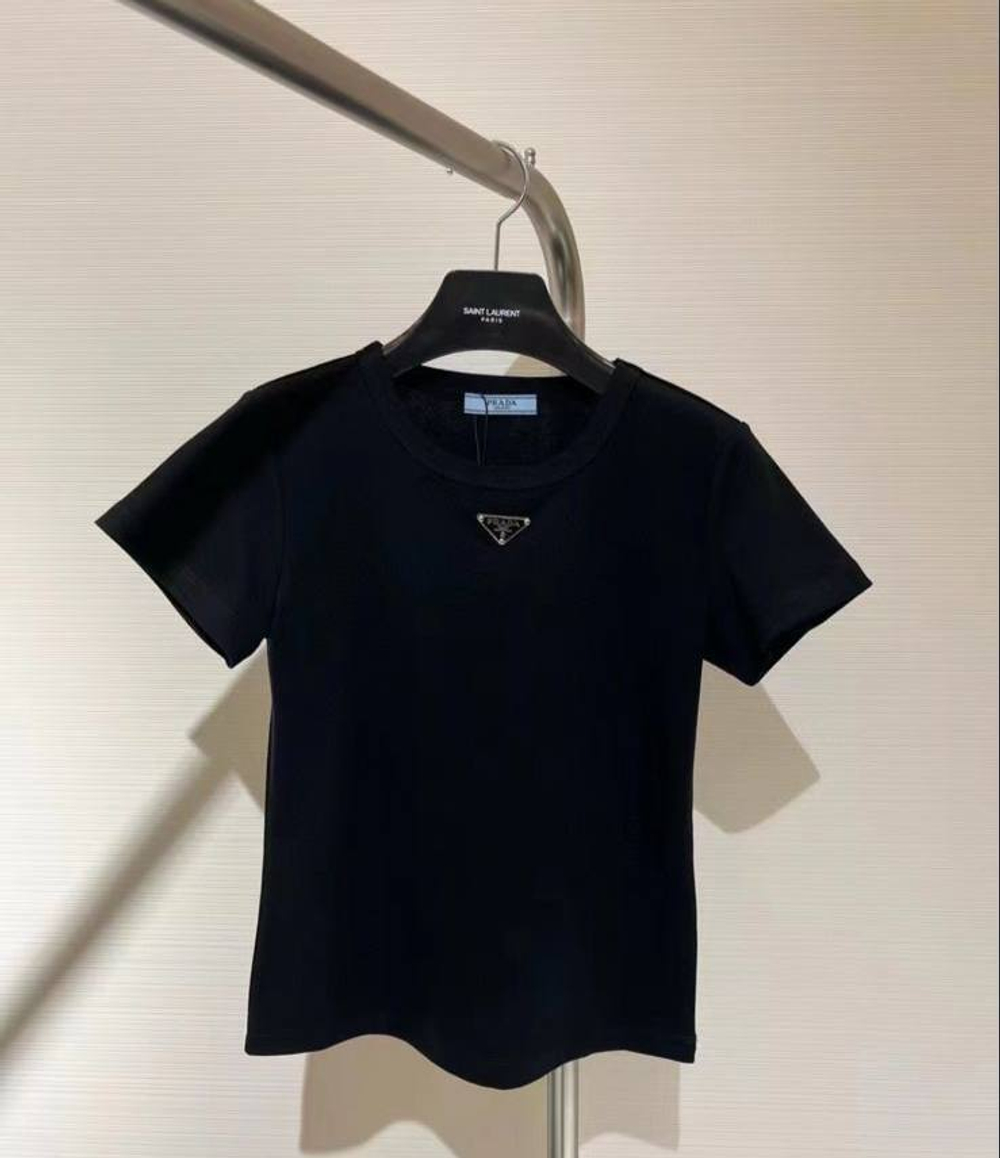 Футболка Prada