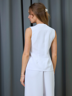 Костюм нарядный двойка брючный с жилеткой белый