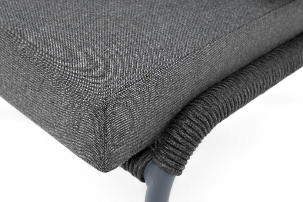 "Милан" кресло плетеное из роупа, каркас алюминий темно-серый (RAL7024) муар, роуп темно-серый круглый, ткань темно-серая 027