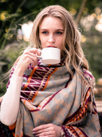 Теплый палантин с орнаментом