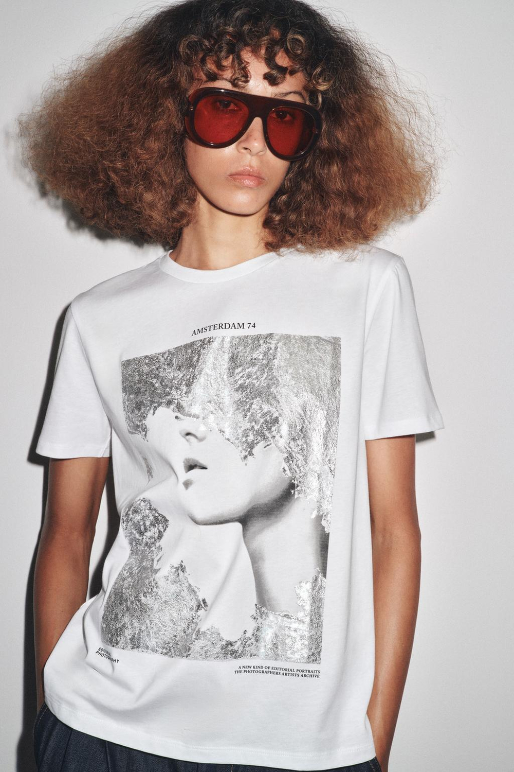 ZARA ФУТБОЛКА С МЕТАЛЛИЗИРОВАННЫМ ПРИНТОМ, СЕРЕБРИСТЫЙ