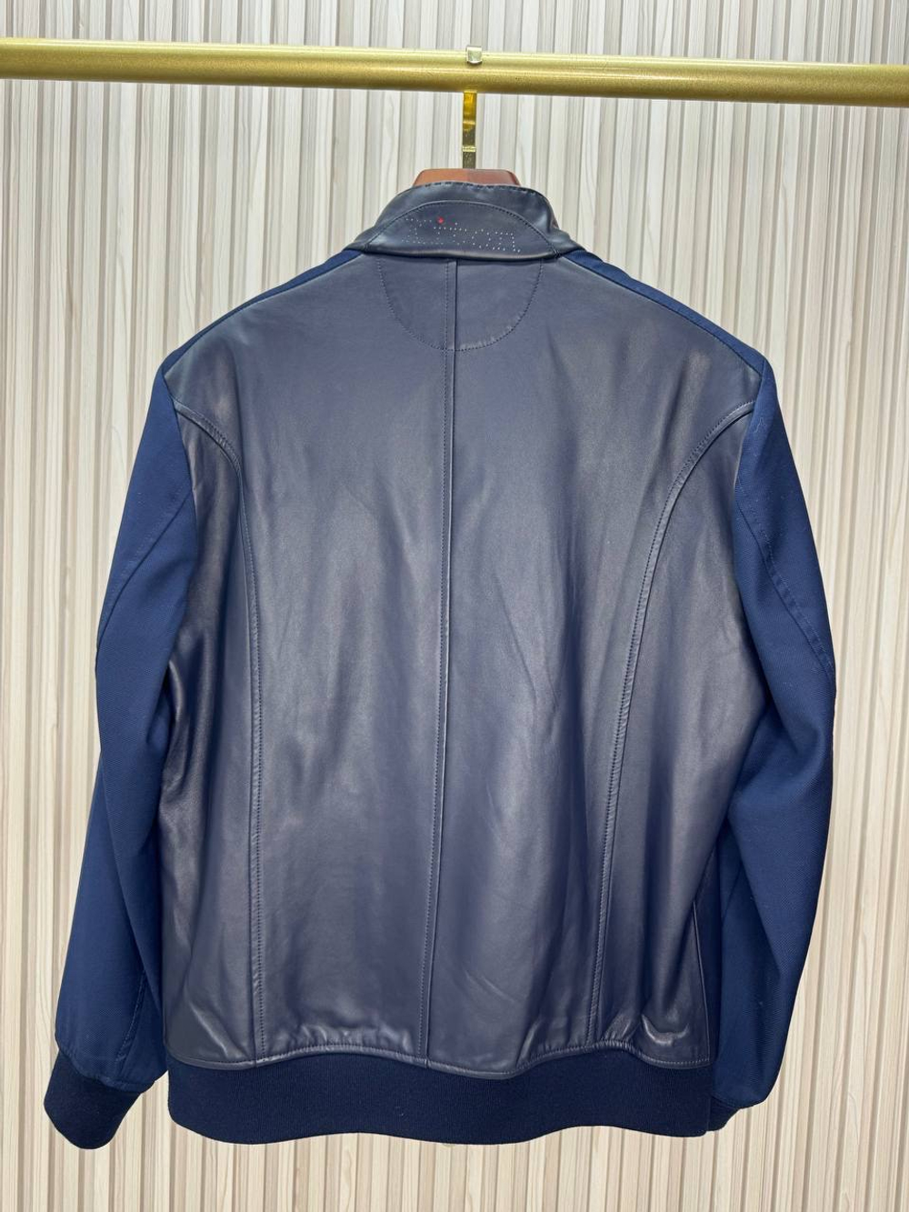 Кожаная куртка Kiton