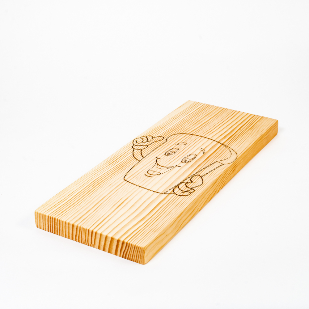 Деревянная разделочная доска из древесины сибирского кедра для хлеба с гравировкой "Забавный хлебушек" RD31