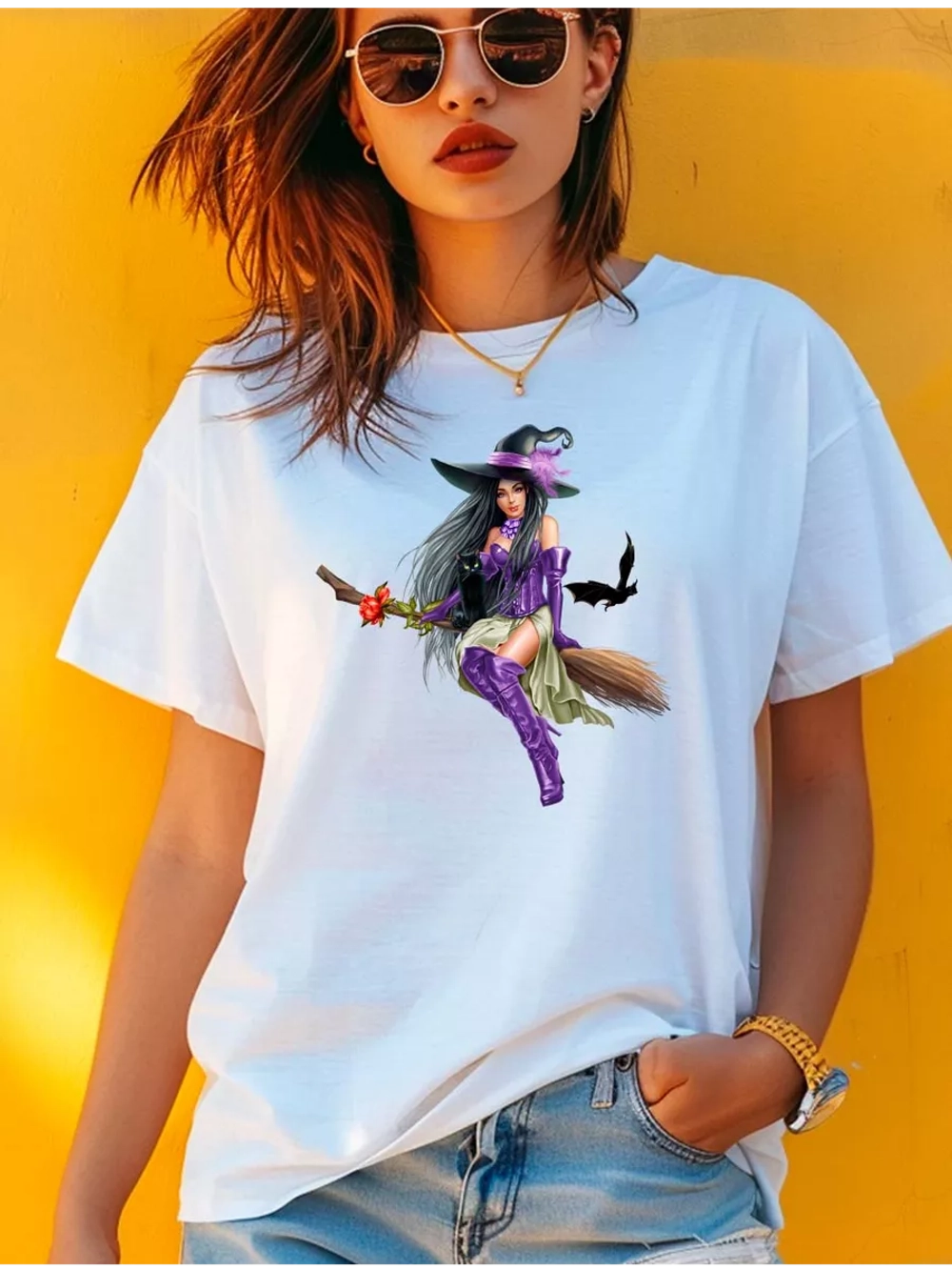 Футболка ведьма на метле с розой. Хэллоуин