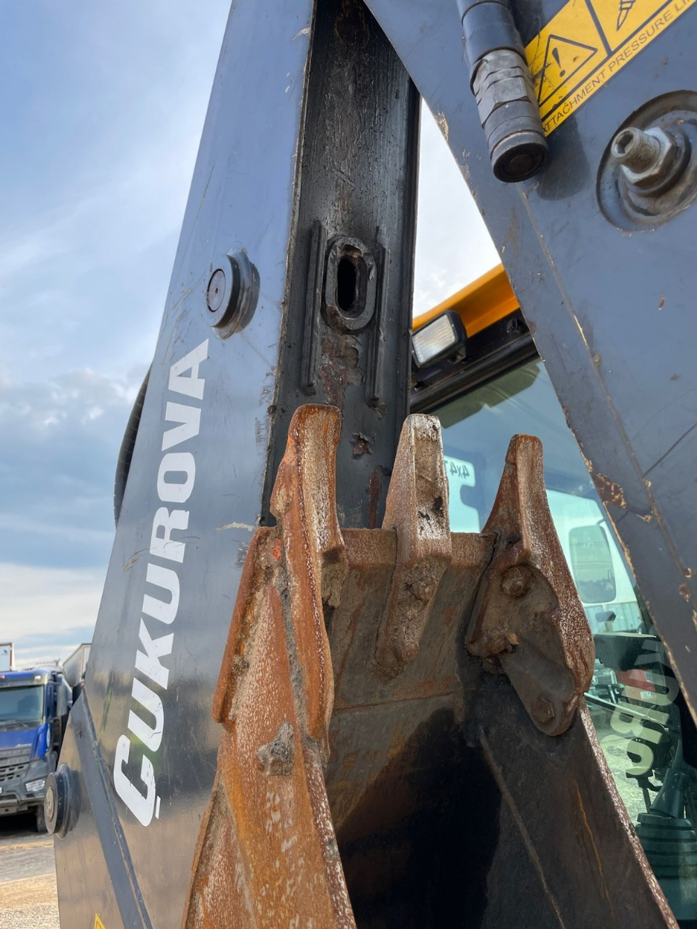 Cukurova 884 Экскаватор-погрузчик 884 (Дизельный, 4,4 л., 101 л.с.)