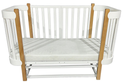 Детская кроватка Oliver Miley продольный маятник 3 в 1 белый/бук