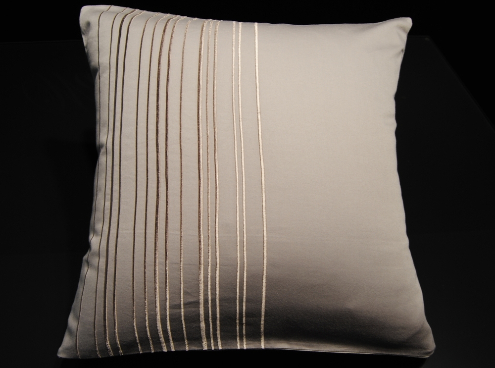 Наволочка 70х70 Christian Fischbacher Luxury Nights Line 705 коричневая Швейцария фото