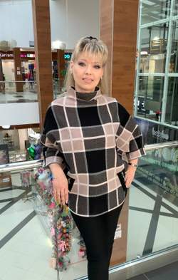 Джемпер в бежево-коричневую клетку