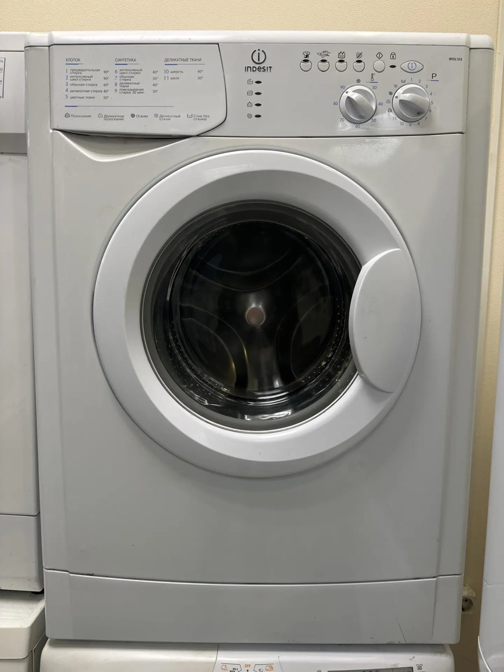 Стиральная машина Indesit WISL 105 Б/У фронтальная 5 кг до 800 об/мин