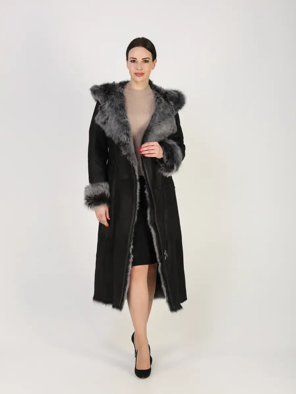 Дубленка зимняя натуральная с капюшоном длинная