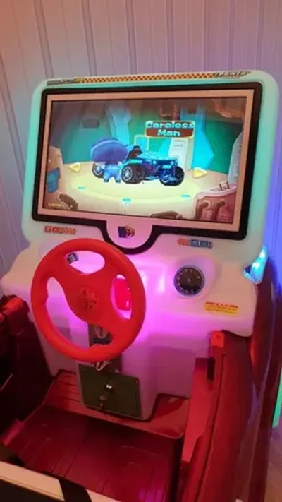 Автомат качалка с видео игрой «Ретромобиль»