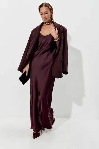 Платье из атласа в бельевом стиле шоколадного цвета