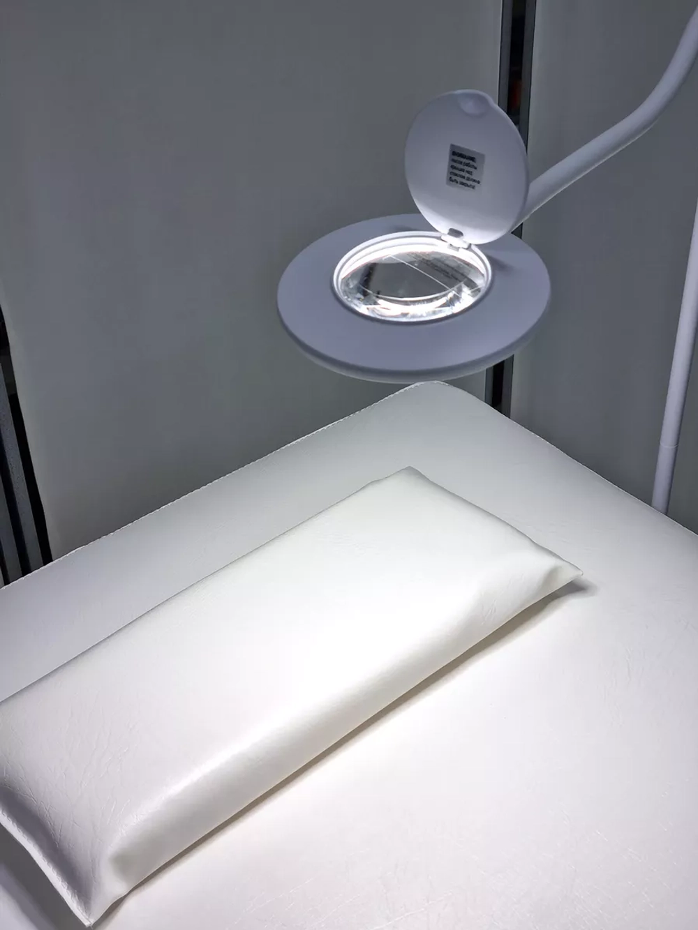 Лампа лупа косметологическая напольная