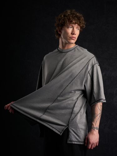 Графитовая оверсайз футболка с вывернутыми швами