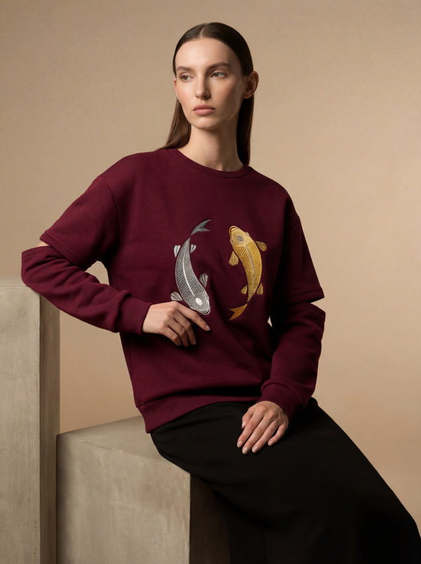 Свитшот из футера с вышивкой рыбки кои бордо