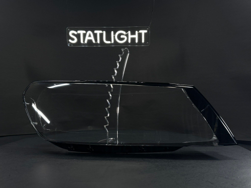 Правое стекло фары Volkswagen Touareg FL NF 2015-2019