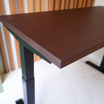 Регулируемый компьютерный стол Motor UP с регулировкой по высоте — столешница МДФ венге