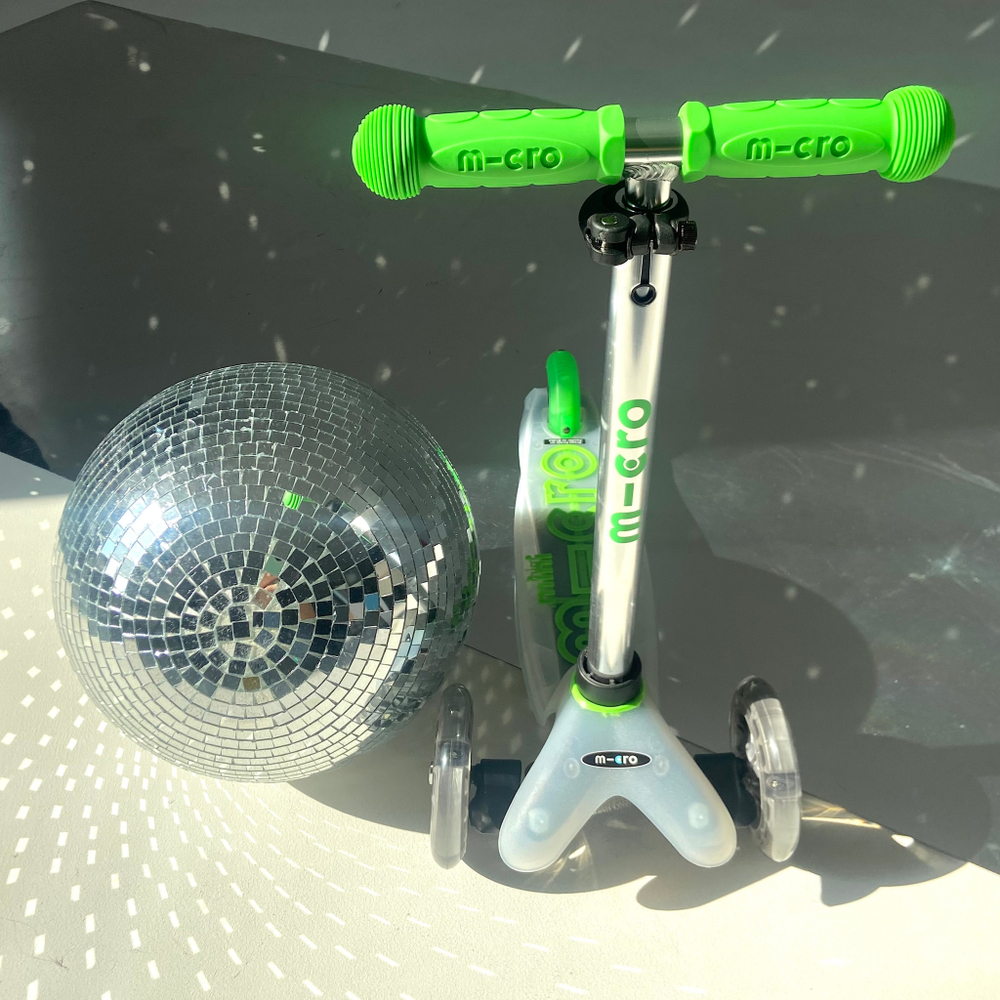 Самокат Mini Micro Deluxe Flux LED неоновый зеленый