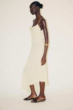 ZARA КРУЖЕВНОЕ ПЛАТЬЕ С ЗАКЛЕПКАМИ, ЖЕЛТЫЙ