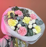 Букет "Весна" диантусы микс, дубки, эвкалипт