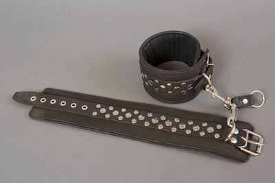 Наручники на мягкой подкладке черного цвета (Цвет: черный)