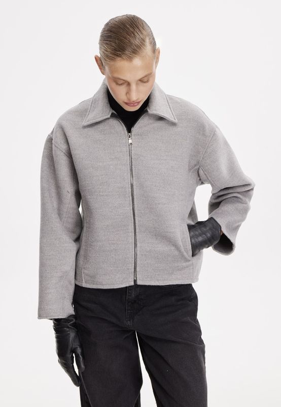 Куртка на молнии