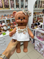 Мишка в белом Nines d'Onil, 28 см. Упаковка фирменный рюкзачок