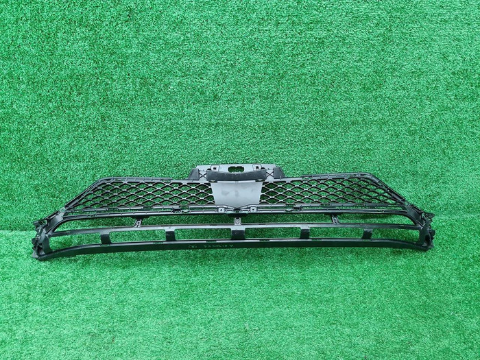 Решетка переднего бампера Genesis GV70 (2020-н.в.)