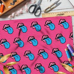 Ткань оксфорд 210 губы с голубым  языком на розовом фоне в горошик