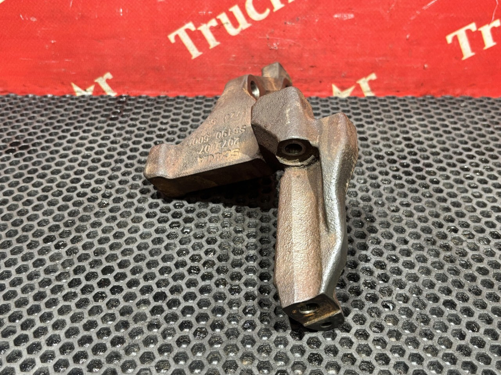 Кронштейн охладителя EGR 2021г.